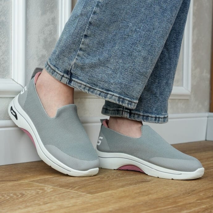 ⁦Skechers Women 2 ultas confort⁩ - الصورة ⁦4⁩