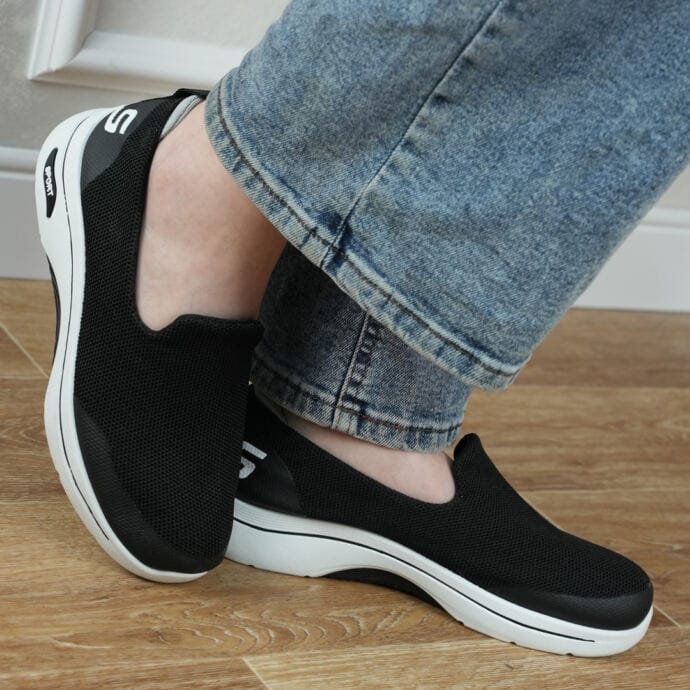 ⁦Skechers Women 2 ultas confort⁩ - الصورة ⁦8⁩